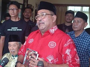 Sambangi Eks Wagub Jakarta Eddie Marzuki, Rano Karno Mohon Dukungan Sambangi Eks Wagub Jakarta Eddie Marzuki, Rano Karno Mohon Dukungan