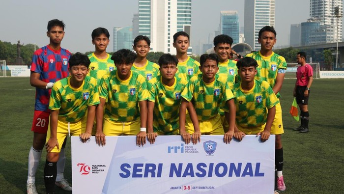 Seri Nasional RRI Cup U-16 2024 mulai bergulir, Selasa (3/9/2024), di Pancoran Soccer Field, Jakarta Selatan. Kejuaraan sepakbola usia muda itu menghadirkan persaingan sengit di antara 12 tim pesertanya.