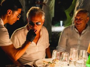 Salt Bae Masak BBQ hingga Ciri Tempat Makan Enak dari Netizen Salt Bae Masak BBQ hingga Ciri Tempat Makan Enak dari Netizen