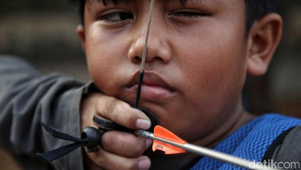 Serunya Latihan Memanah di Jakarta Utara