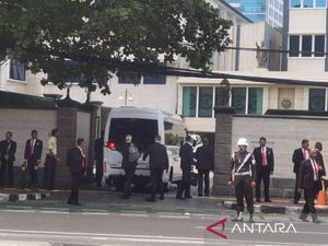 Paus Fransiskus Lambaikan Tangan di Bundaran HI, Disambut Warga di Kedubes Paus Fransiskus Lambaikan Tangan di Bundaran HI, Disambut Warga di Kedubes