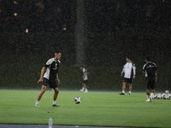 Hujan Salju Warnai Latihan Timnas Indonesia di Arab Saudi