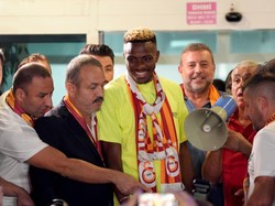 Gagal Pindah ke Chelsea atau Al Ahli, Osimhen Pecat Agennya