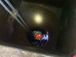 Momen Petugas Selamatkan Warga dari Dalam Sumur di Bandung