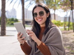 Tetap Nyaman Beraktivitas Saat Liburan, Pilih Lensa Sunglass yang Tepat