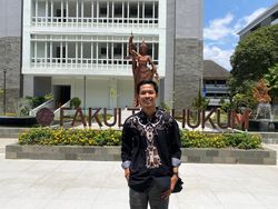 Perjuangan Alfin, Anak Pemulung yang Jatuh-Bangun Kuliah hingga S2 dengan Beasiswa