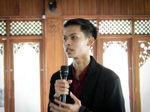 Putra Pemulung Berhasil S2 di FH UGM: Semesta Banyak Membantu