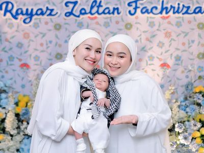 7 Foto Ayu Ting Ting Bareng Baby Zoltan yang Kini Tinggal Kenangan