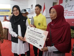 Ngantor di Desa, Bupati Ipuk Salurkan Bantuan Infrastruktur Air Bersih