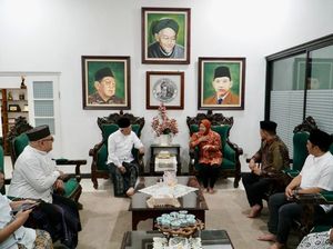 Ziarahi Makam Pendiri NU di Tebuireng, Risma: Saya Bagian dari Keluarga