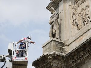Disambar Petir, Bangunan Zaman Romawi Berusia 1.700 Tahun Rusak