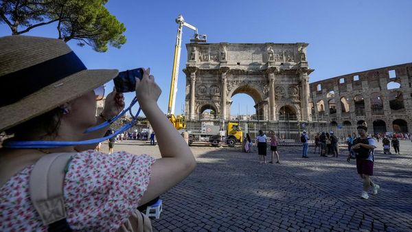 Duh, Bangunan Romawi Kuno di Italia Rusak Disambar Petir
