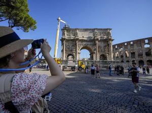 Duh, Bangunan Romawi Kuno di Italia Rusak Disambar Petir Duh, Bangunan Romawi Kuno di Italia Rusak Disambar Petir