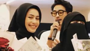 8 Foto Sintya Marisca Berhijab Bikin Pangling Saat Duet Nyanyi Bareng Abidzar
