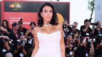 7 Foto Georgina Rodriguez di Venice, Pacar Ronaldo Seksi Pakai Gaun Putih