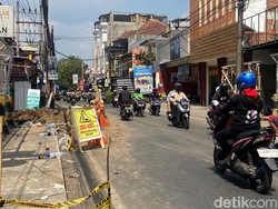 Pengerjaan Gorong-gorong Bikin Jl Sigura-gura Kota Malang Macet 1,5 Km