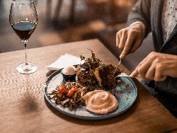 Turis China Ini Kecewa dengan Porsi dan Kemasan Makanan di Malaysia