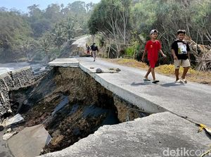 Jalan Penghubung di Lumajang Terputus 123 Meter Imbas Abrasi Jalan Penghubung di Lumajang Terputus 123 Meter Imbas Abrasi