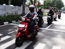 Jangan Asal Serobot, Begini Teknik Menyalip Kendaraan yang Benar