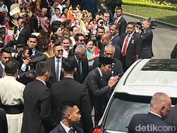 Jokowi Antar Paus Fransiskus Sampai ke Mobil Usai Pertemuan di Istana