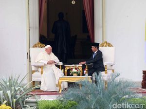 Jokowi Ungkap Paus Fransiskus Kaget Dengar Cerita Anak Muda di RI Punya 3 Anak