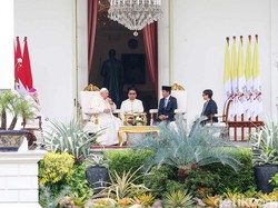 Menlu Ungkap Isi Obrolan Jokowi dengan Paus Fransiskus di Veranda Istana