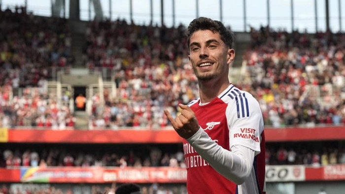 Arsenals Kai Havertz celebrates after scoring his sides opening goal during the English Premier League soccer match between Arsenal and Wolverhampton Wanderers at Emirates Stadium in London, England, Saturday, Aug. 17, 2024. (AP Photo/Frank Augstein)