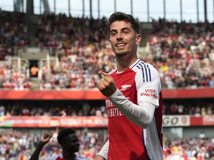 Arsenal's Kai Havertz celebrates after scoring his side's opening goal during the English Premier League soccer match between Arsenal and Wolverhampton Wanderers at Emirates Stadium in London, England, Saturday, Aug. 17, 2024. (AP Photo/Frank Augstein)