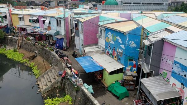 Melihat dari Atas Kampung Warna-warni Eks Korban Kebakaran Jaktim