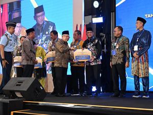 Maruf Amin Serahkan Dana Insentif Percepatan Penurunan Stunting ke 20 Daerah Maruf Amin Serahkan Dana Insentif Percepatan Penurunan Stunting ke 20 Daerah