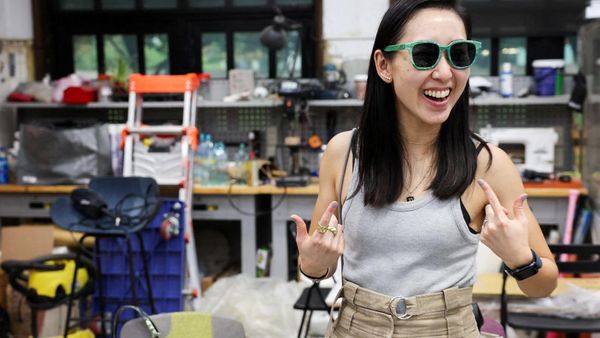 Menyulap Sampah Plastik Jadi Kacamata Gaya