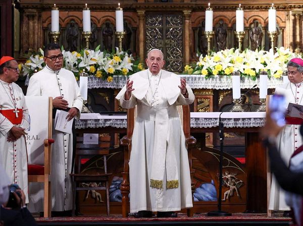 Momen Paus Fransiskus Bertemu Umat Katolik di Gereja Katedral Jakarta
