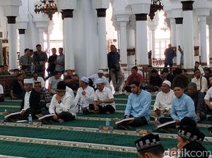 DPRA Panggil KIP Terkait Uji Mampu Baca Al-Quran Paslon Gubernur Aceh DPRA Panggil KIP Terkait Uji Mampu Baca Al-Quran Paslon Gubernur Aceh