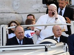 Senangnya Anak-Anak Bisa Sambut dan Disapa Paus Fransiskus di Istana