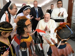 Paus Fransiskus Bertemu Anak Yatim hingga Pengungsi di Jakarta