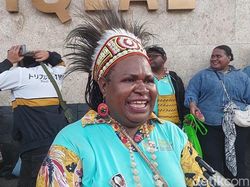 Cerita Warga Papua Rela Ganti-ganti Pesawat demi Bertemu Paus Fransiskus