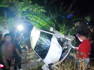Heboh Mobil Terbang Seberangi Sungai 10 Meter di Playen Gunungkidul Heboh Mobil Terbang Seberangi Sungai 10 Meter di Playen Gunungkidul