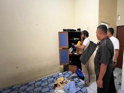 Kala Dua Pengedar Ditangkap Lagi Asyik Timbang Sabu