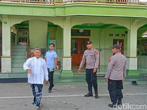 Terekam CCTV! Maling Tukar Sepeda Ontel dengan Ontel Lain di 2 Masjid Klaten