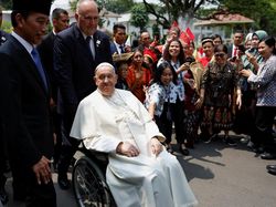 Momen Anak-anak hingga Jokowi Sambut Paus Fransiskus di Istana