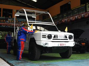 Melihat Popemobile Buatan Pindad yang Dipakai Paus Fransiskus di GBK Melihat Popemobile Buatan Pindad yang Dipakai Paus Fransiskus di GBK