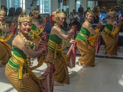 Terpopuler Sepekan: Kisah Tari Gambyong, Stairlift di Candi Borobudur