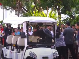 Momen Prabowo Salami Anak-anak hingga Suster yang Tunggu Paus di Istana