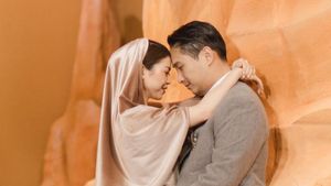 6 Foto Pre-wedding Clarissa Tanoesoedibjo dan Anthony, Dramatis Bertema Dune