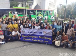 Ribuan Umat Katolik Keuskupan Malang Berangkat ke GBK Naik Bus