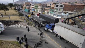 Sopir Truk di Kolombia Blokir Jalan, Protes BBM Mahal!
