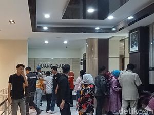 Polisi Gelar Pra-rekonstruksi Tertutup Tewasnya Remaja Putri di Kuburan Cina Polisi Gelar Pra-rekonstruksi Tertutup Tewasnya Remaja Putri di Kuburan Cina