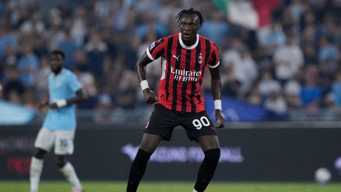 ROME, ITALY - AUGUST 31: Tammy Abraham of AC Milan in action during the Serie match between Lazio and Milan at Stadio Olimpico on August 31, 2024 in Rome, Italy. (Photo by Danilo Di Giovanni/Getty Images)