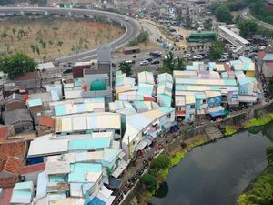 Melihat Keindahan Kampung Gembira Gembrong dari Kamera Drone Melihat Keindahan Kampung Gembira Gembrong dari Kamera Drone