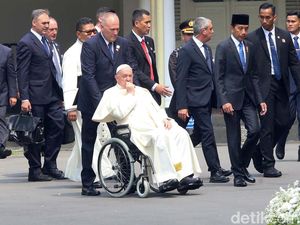 Seusai Bertemu Jokowi, Paus Fransiskus Lanjut Pertemuan dengan Serikat Yesus Seusai Bertemu Jokowi, Paus Fransiskus Lanjut Pertemuan dengan Serikat Yesus